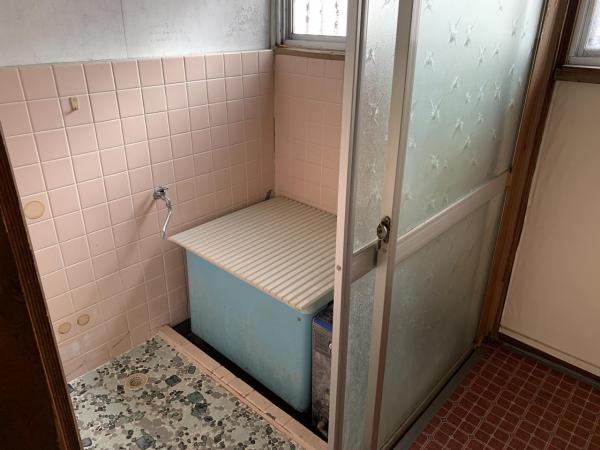 宇都宮市中岡本町　2階建て　3DK 浴室 