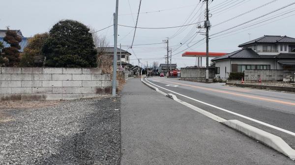 鹿沼市北赤塚町　2階建て3SLK 前面道路含む現地写真 