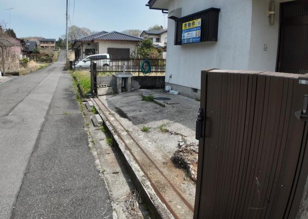 日光市土沢　2階建て3K 前面道路含む現地写真 