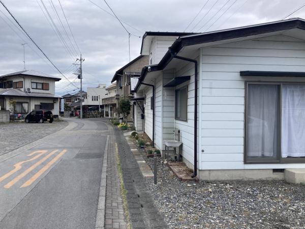 鹿沼市貝島町　2階建4K 前面道路含む現地写真 