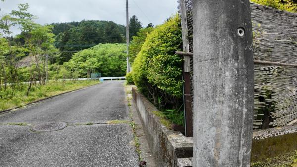 日光市七里　2階建て6K 前面道路含む現地写真 