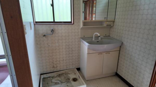 那須郡那珂川町三輪　2階建て6DK+離れ3K 洗面台・洗面所 