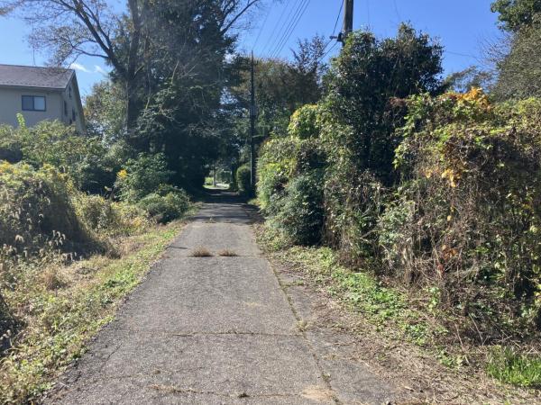 日光市嘉多蔵　2階建て8LDK+納戸　蔵付き 前面道路含む現地写真 