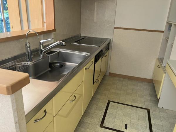 日光市嘉多蔵　2階建て8LDK+納戸　蔵付き キッチン 