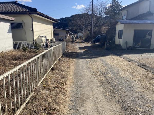 鹿沼市板荷　2階建て3LDK 前面道路含む現地写真 