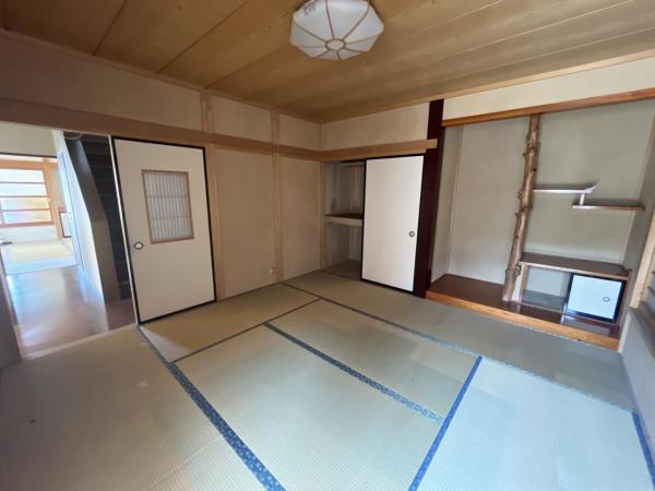 河内郡上三川町上三川　2階建て8DK　【店舗兼住宅】 和室