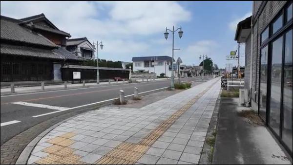 河内郡上三川町上三川　2階建て8DK　【店舗兼住宅】 前面道路含む現地写真 
