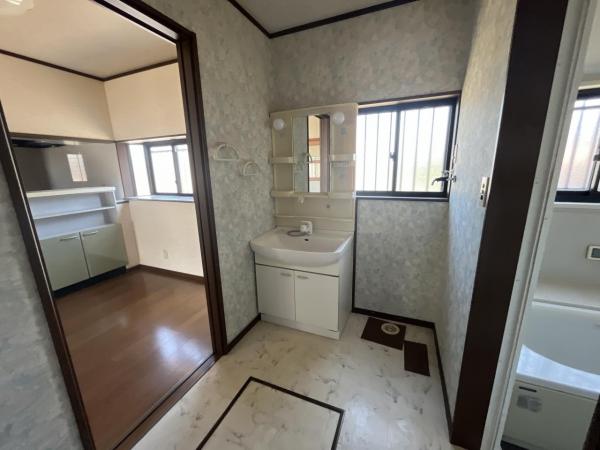 河内郡上三川町上三川　2階建て8DK　【店舗兼住宅】 洗面台・洗面所 