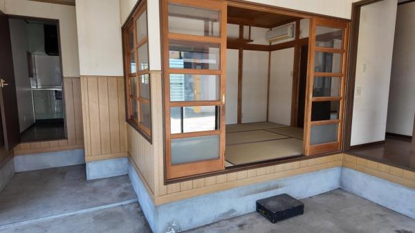 河内郡上三川町上三川　2階建て8DK　【店舗兼住宅】 和室