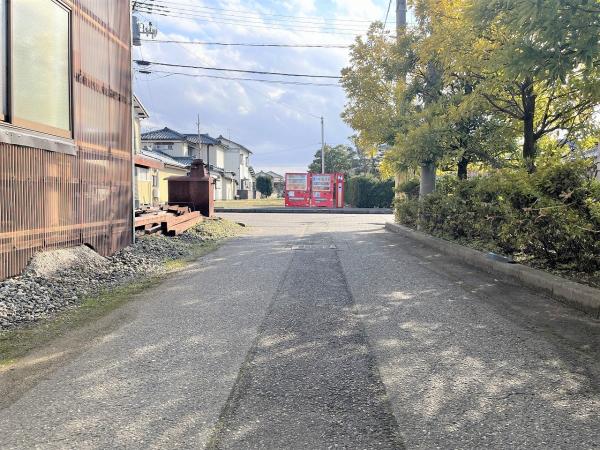 秋葉区小須戸【全2区画】 前面道路含む現地写真 