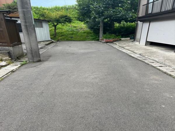 三条市石上3丁目 前面道路含む現地写真 
