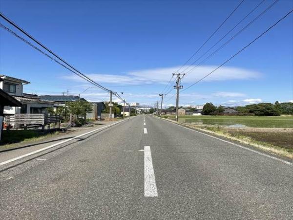 三条市今井野新田 前面道路含む現地写真 