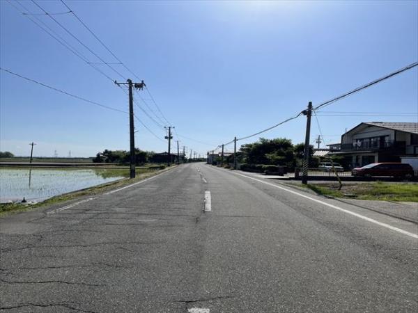 三条市今井野新田 前面道路含む現地写真 