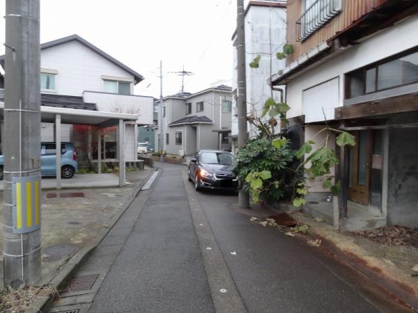 長岡市春日1丁目 前面道路含む現地写真 