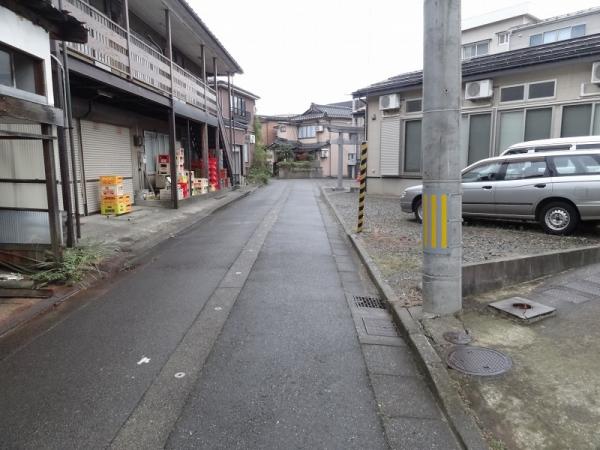 長岡市春日1丁目 前面道路含む現地写真 