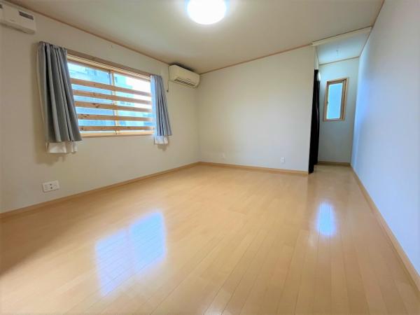 長岡市城岡1丁目 洋室
