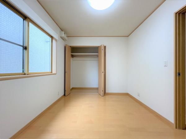 長岡市城岡1丁目 洋室
