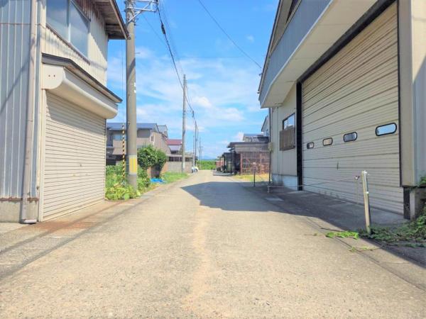 三条市福島新田 前面道路含む現地写真 