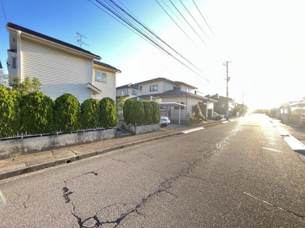 北区つくし野1丁目 前面道路含む現地写真 