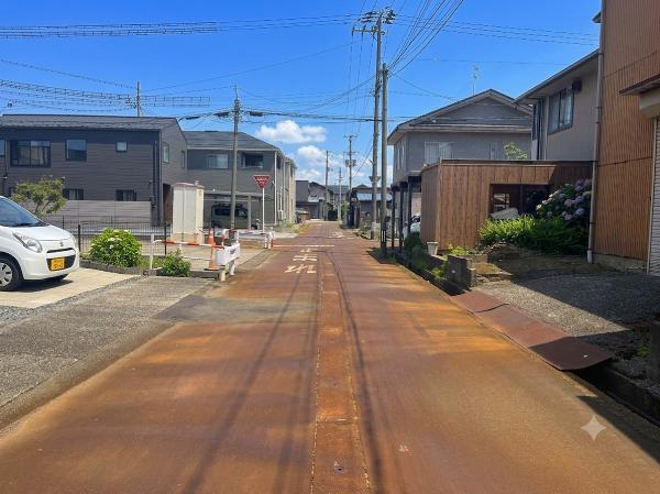 燕市吉田西太田 前面道路含む現地写真 