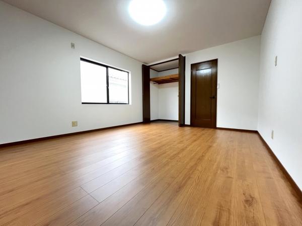 東区逢谷内3丁目 洋室