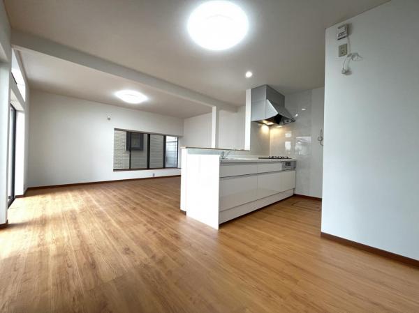 東区逢谷内3丁目 リビングダイニング