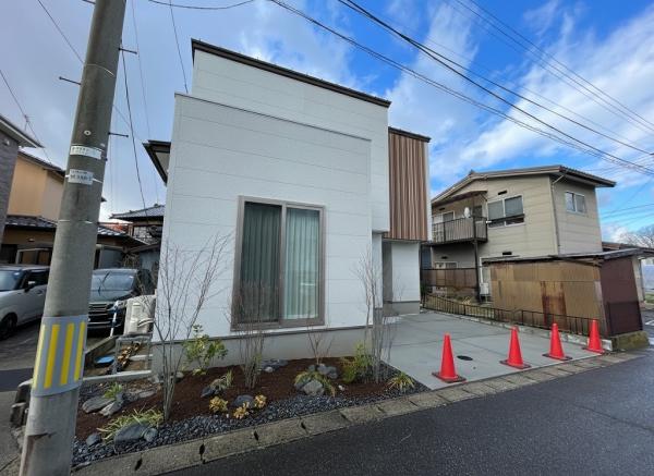 東区中野山5丁目　建売住宅 前面道路含む現地写真 
