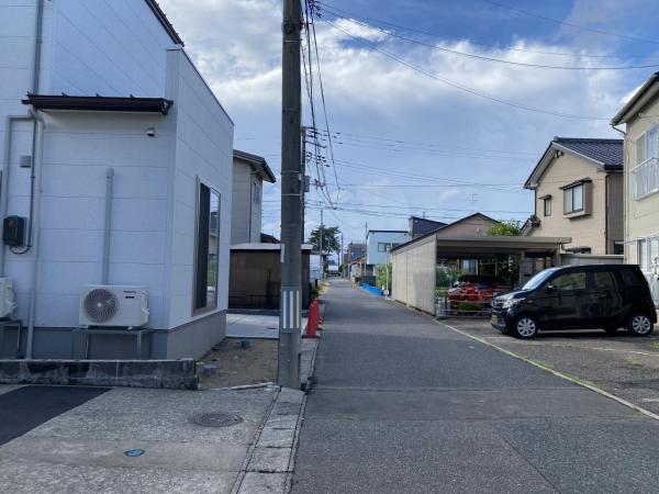 東区中野山5丁目　建売住宅 前面道路含む現地写真 