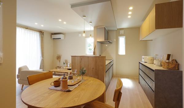 東区中野山5丁目　建売住宅 リビング 