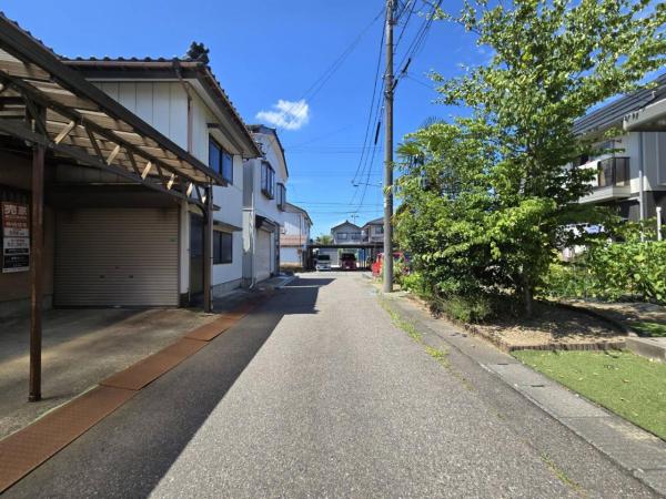 三条市田島2丁目 前面道路含む現地写真 