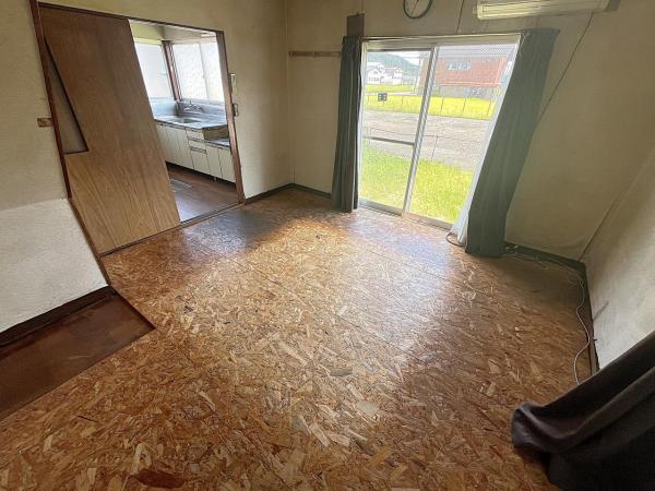 三条市中新 リビング 