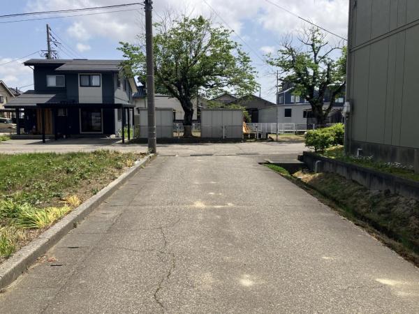 燕市下諏訪 前面道路含む現地写真 