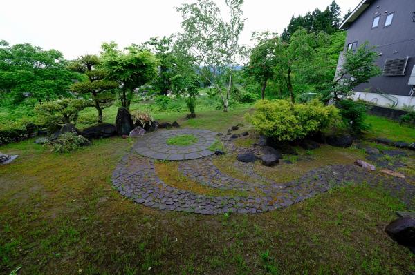 長岡市天下島 庭 