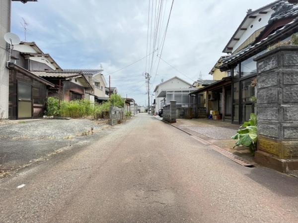 新発田市御幸町2丁目 前面道路含む現地写真 
