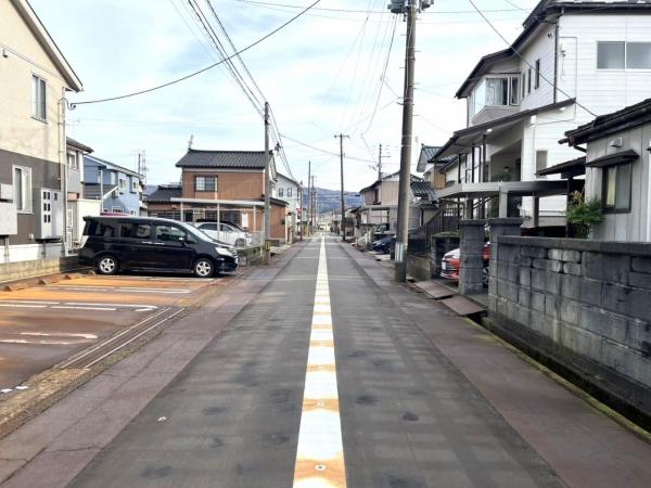 長岡市前田1丁目 前面道路含む現地写真 
