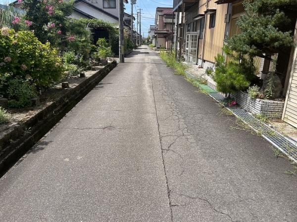 三条市麻布 前面道路含む現地写真 