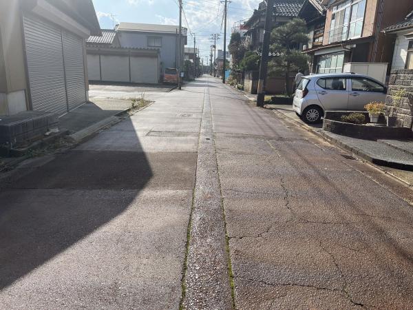 燕市中央通3丁目 前面道路含む現地写真 