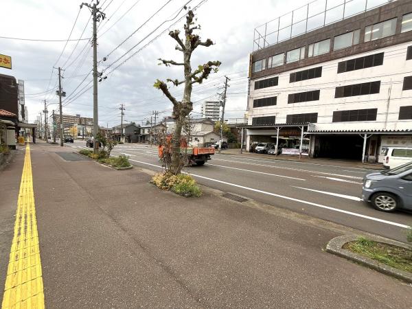 長岡市柏町1丁目 前面道路含む現地写真 