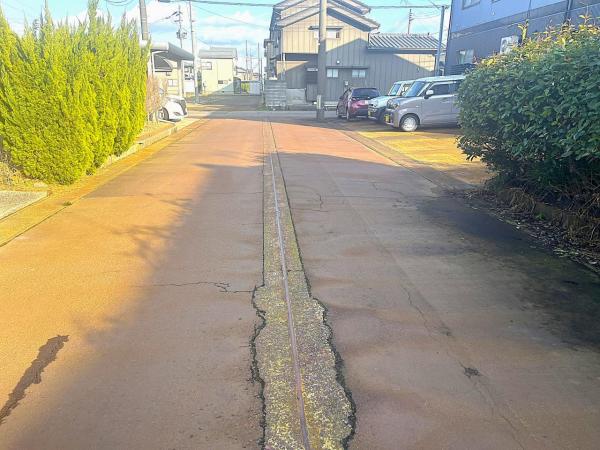 三条市新光町 前面道路含む現地写真 