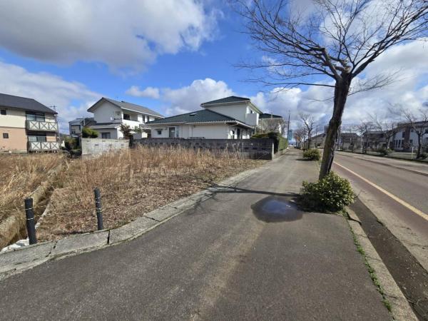 燕市吉田法花堂 前面道路含む現地写真 