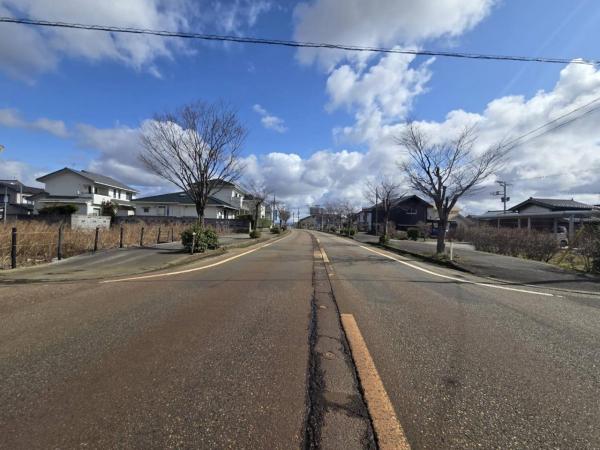 燕市吉田法花堂 前面道路含む現地写真 