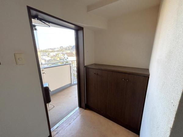 アンピール牧 玄関 