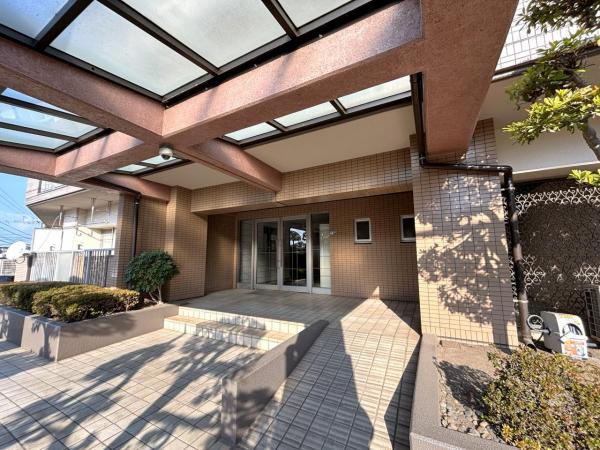 アンピール牧 エントランス（外）