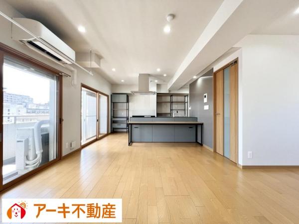 ローレルコートアネスト医大前 リビングダイニング