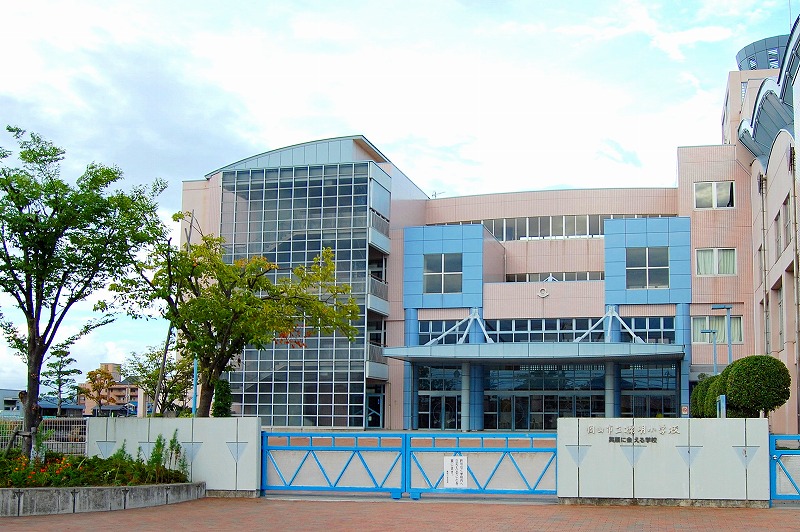岡山市立操明小学校