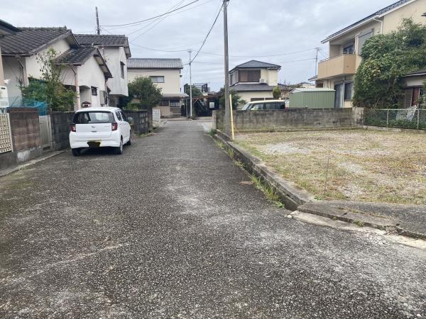館山市下真倉　建築条件なし・角地の土地です 前面道路含む現地写真 