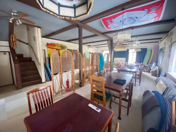 館山市犬石　平砂浦海岸まで歩いて6分、海近くのサーフィン拠点として リビング 