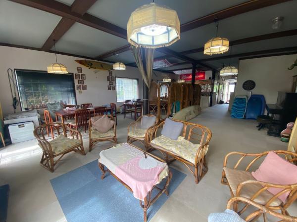 館山市犬石　平砂浦海岸まで歩いて6分、海近くのサーフィン拠点として リビング 