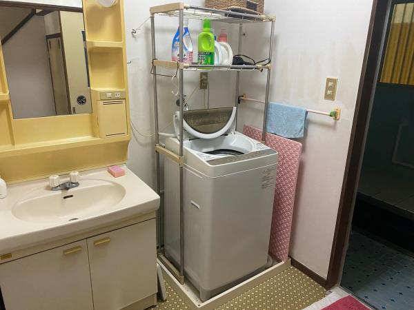 館山市犬石　平砂浦海岸まで歩いて6分、海近くのサーフィン拠点として 洗面台・洗面所 