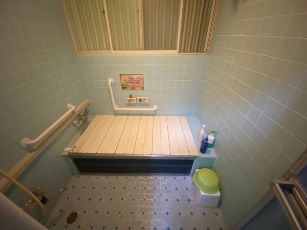 館山市犬石　平砂浦海岸まで歩いて6分、海近くのサーフィン拠点として 浴室 